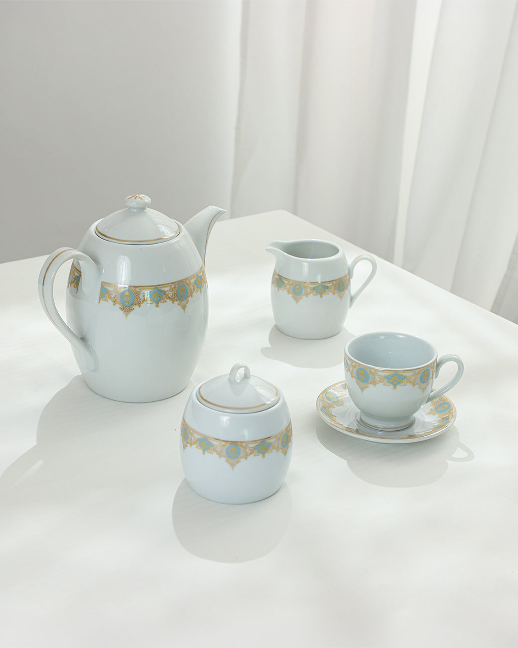 17 Pcs Porcelain Tea Set, Blue Scroll