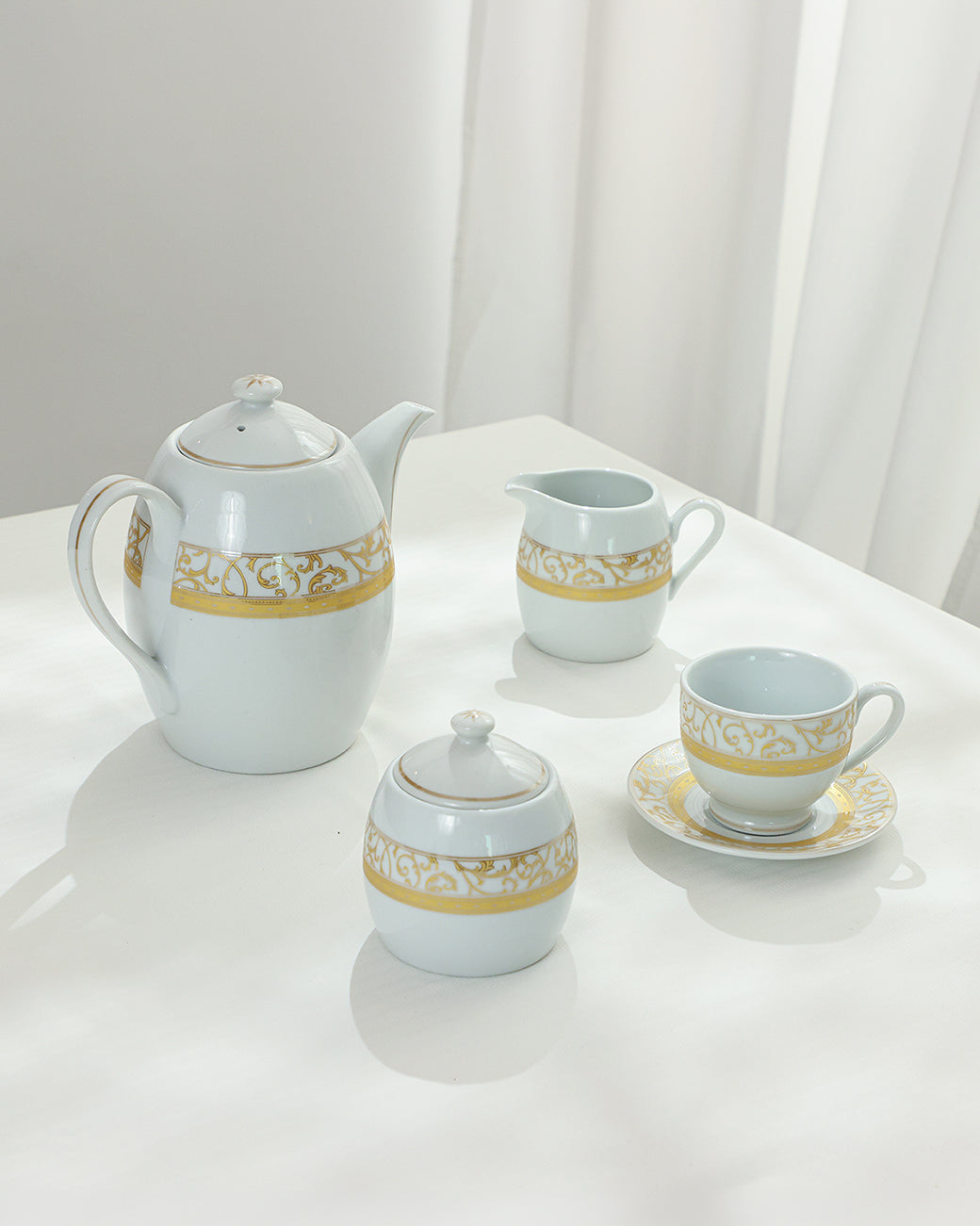 17 Pcs Porcelain Tea Set, Golden Vine