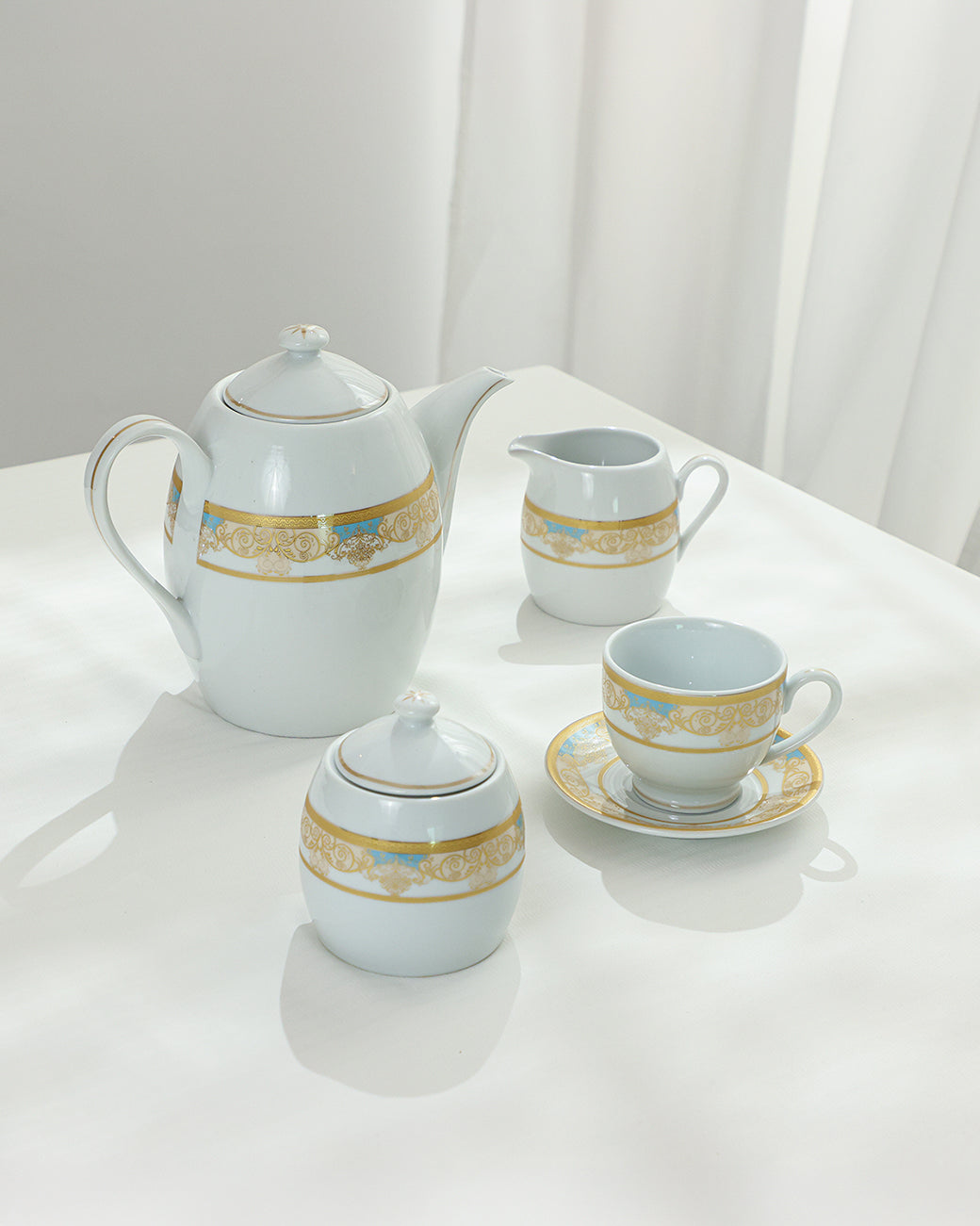 17 Pcs Porcelain Tea Set, Blue Medallion