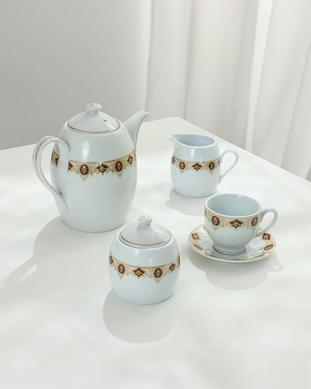 17 Pcs Porcelain Tea Set, Brown Medallion