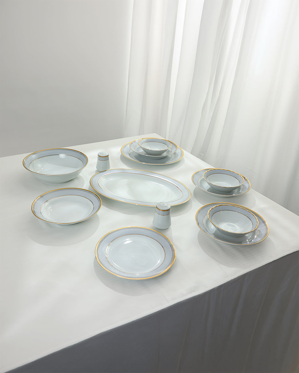 36 Pcs Porcelain Dinner Set, Gold Band